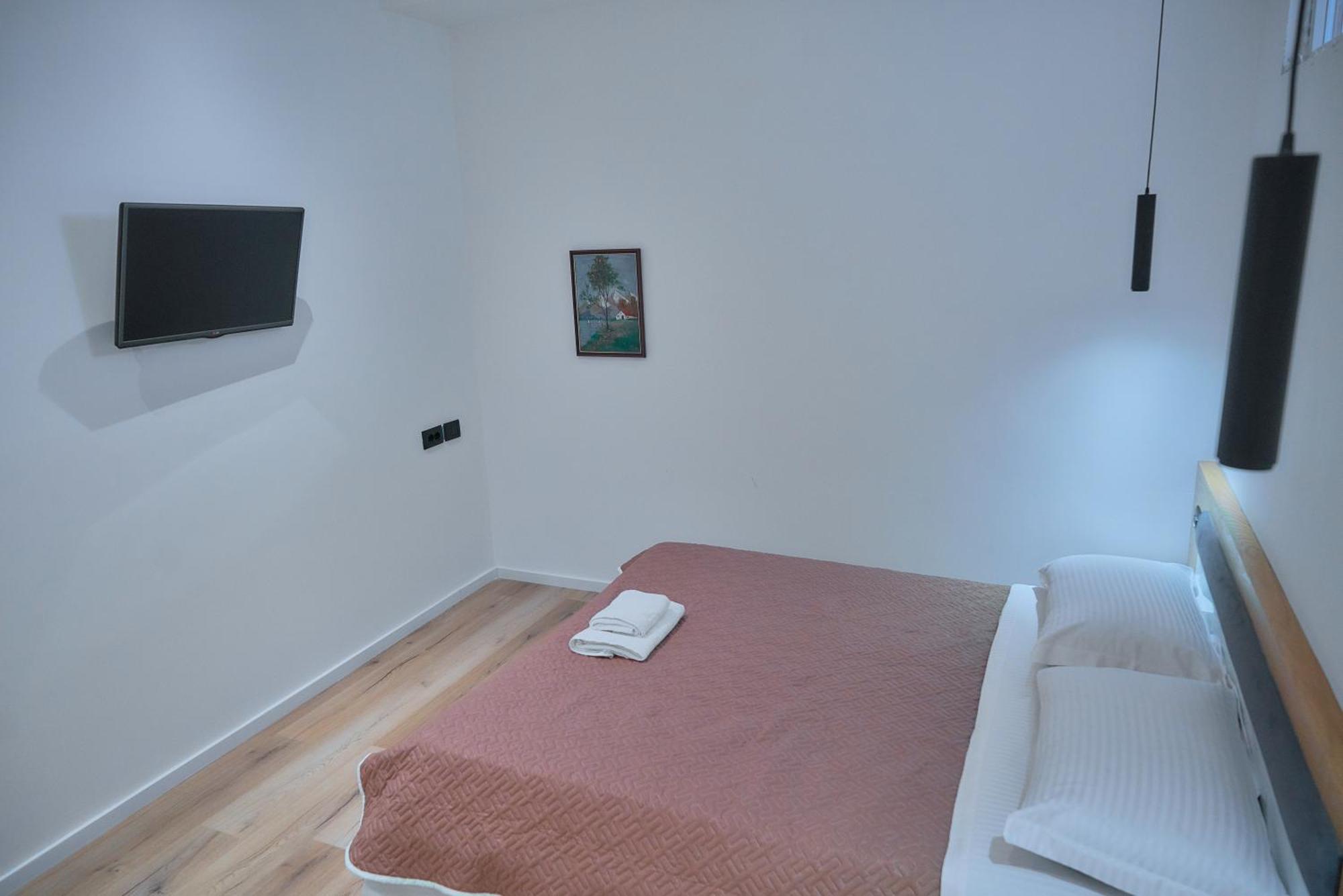 Kalpazo Inn Tirana Bagian luar foto