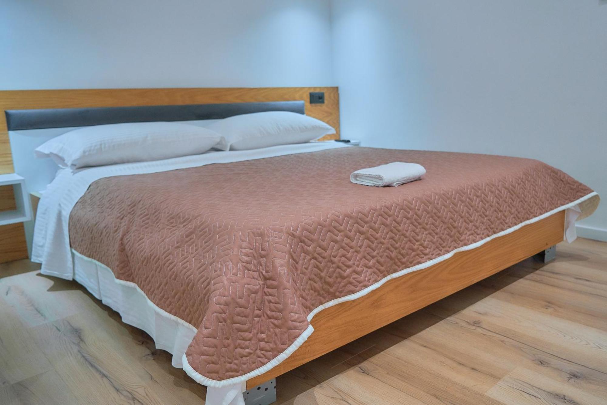 Kalpazo Inn Tirana Bagian luar foto